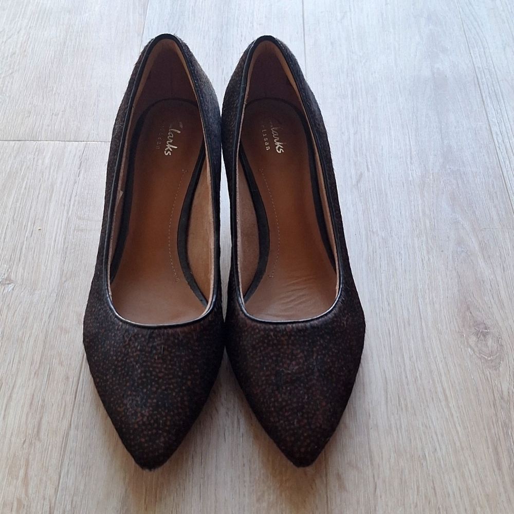 Clarks Artisan size 9.5M sage copper black pony hair with tan dots kitten heel.